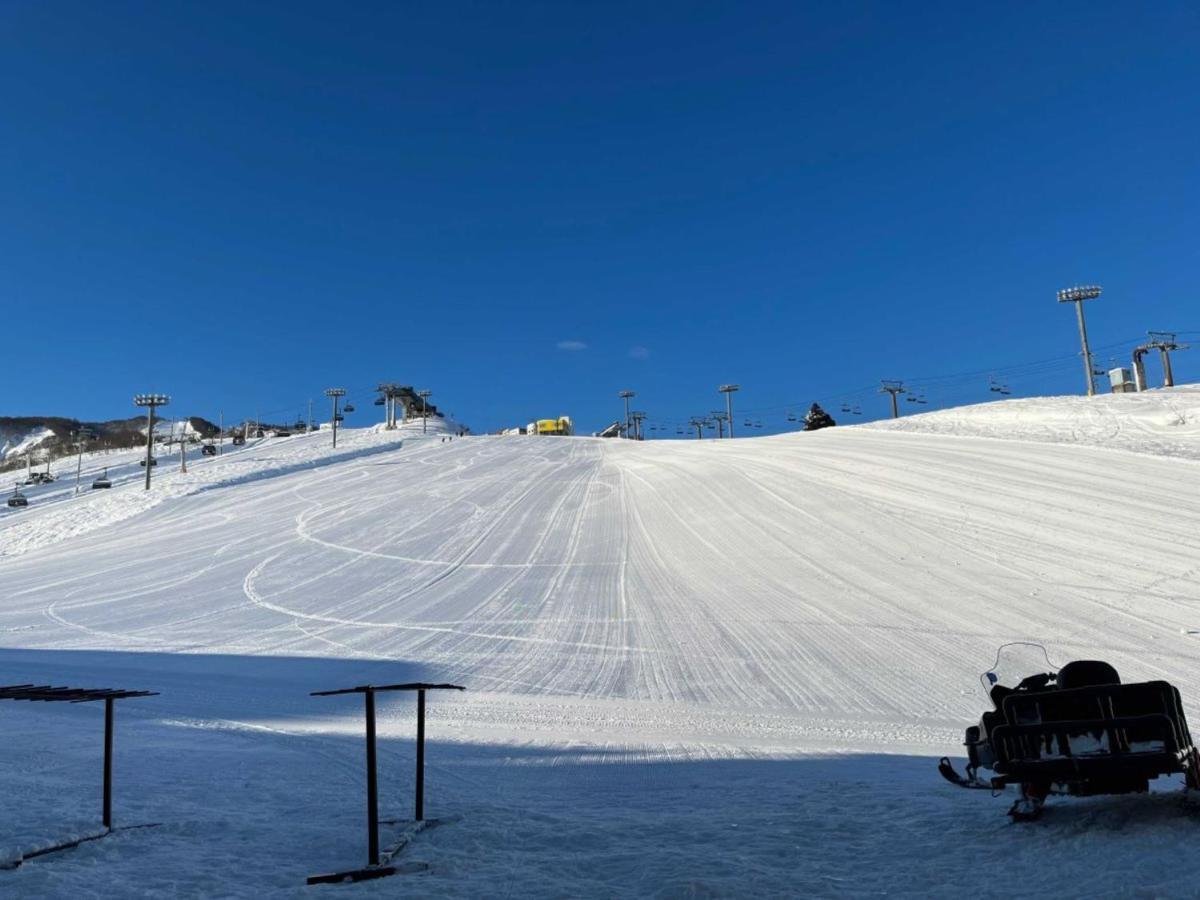 Ishiuchi Ski Center Minamiuonuma Eksteriør billede