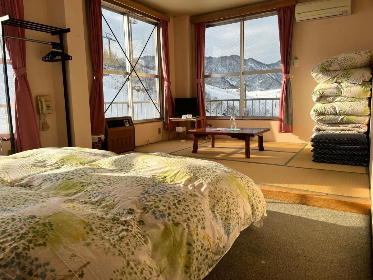 Ishiuchi Ski Center Minamiuonuma Eksteriør billede
